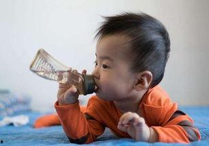 娱乐吃瓜酱不让父母喝水